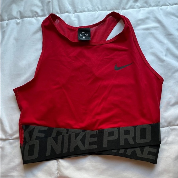 Nike Tops - Nike Pro intertwist crop top